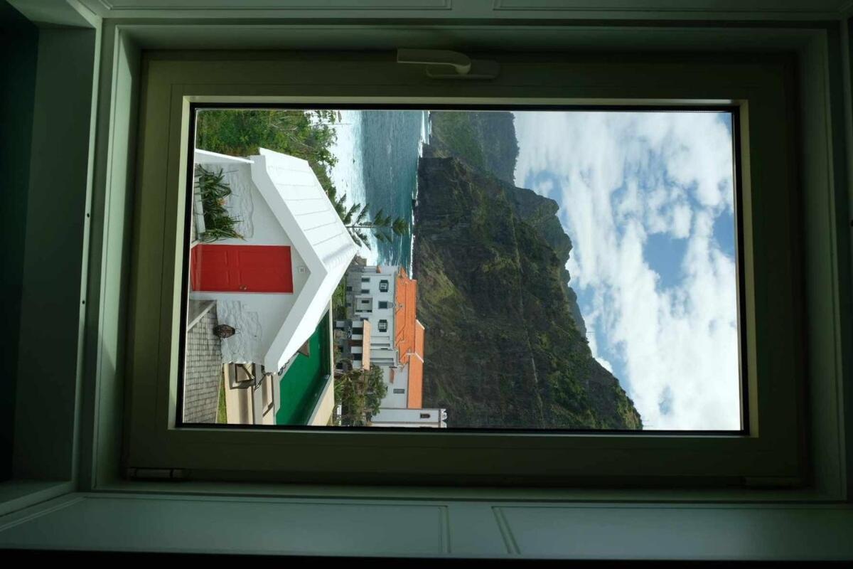 Вілла Casa Del Mar- Wonderfull Sea Views & Swimming Pool Понта-Делґада Екстер'єр фото